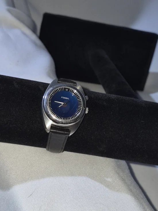 Fossil Blue Dial 31 mm Stainless Watch AM-3551 100m with Black Leather Strap - Picture 3 of 7